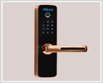  PHGLOCK FP7153 vàng hồng là dòng khóa cửa điện tử cho căn hộ, nhà phố, chung cư. Khóa điện tử PHGlock FP7153 phiên bản giới hạn với remote là dòng khoá điện tử bản màu vàng, dễ dàng quản lý và tiết kiệm thời gian.